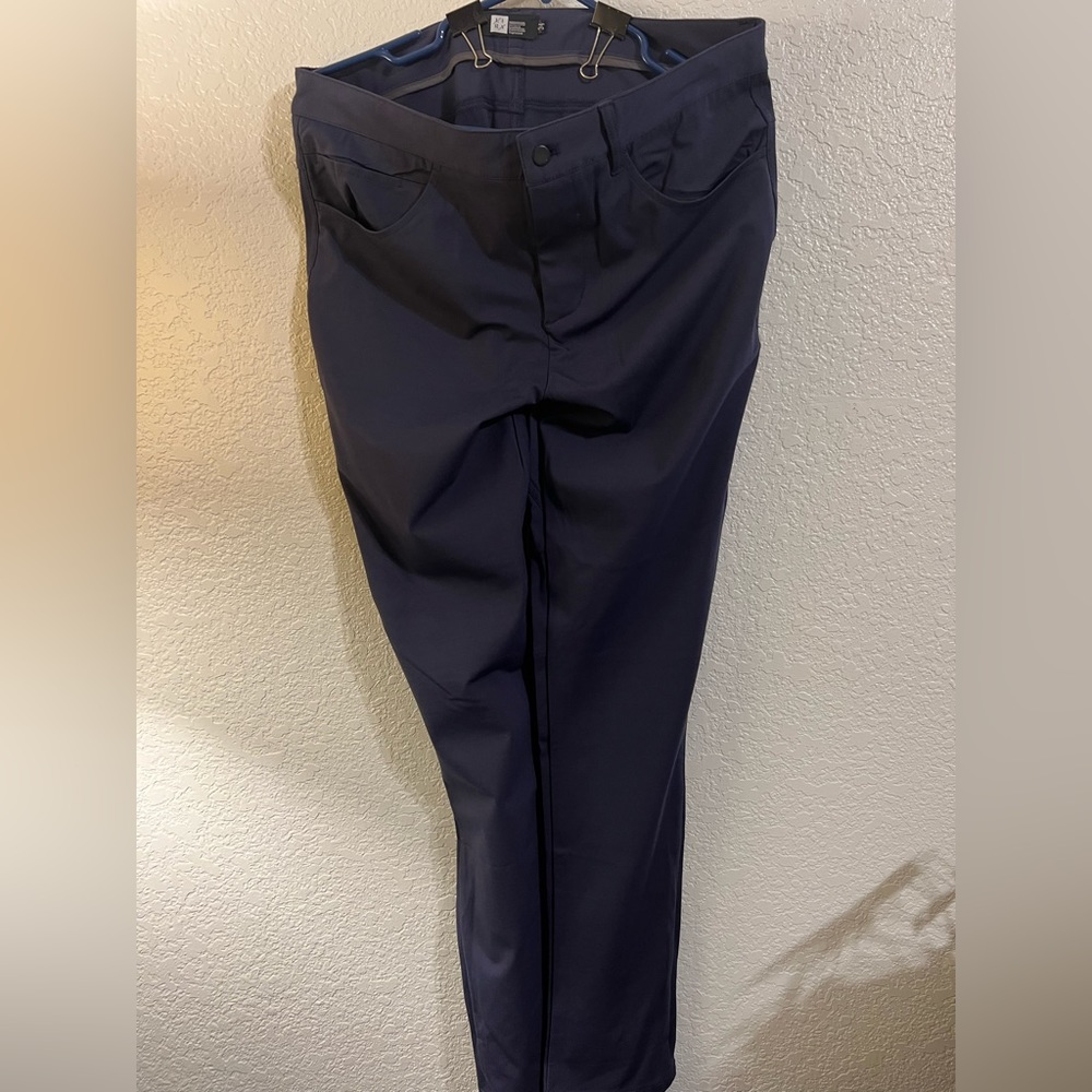 Stretchy navy pants, slim fit - 34